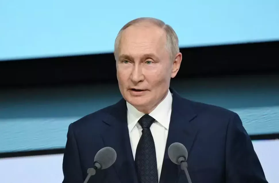 Putin afirma que Rússia usou novo míssil balístico em resposta à Ucrânia